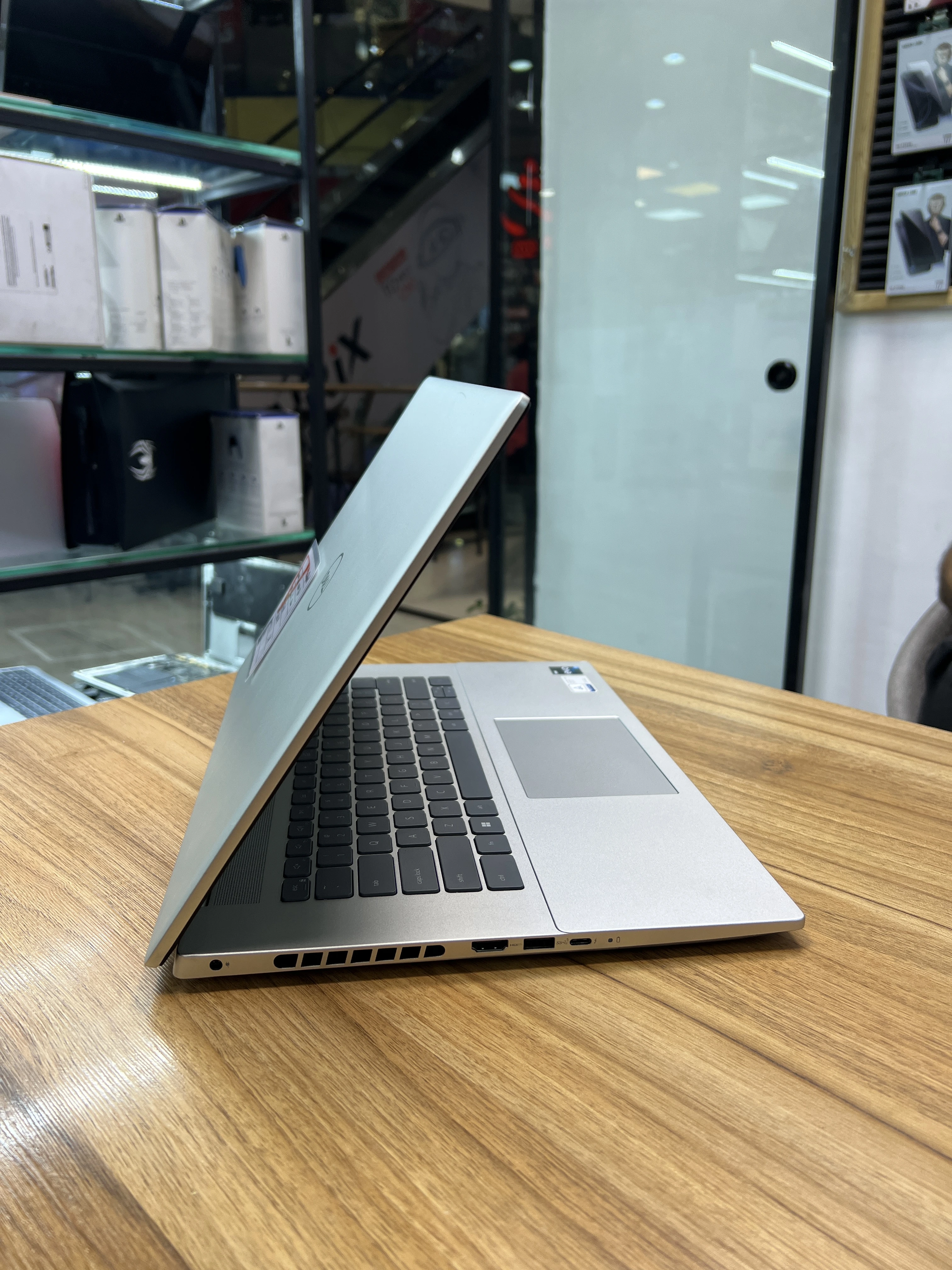 دل ۷۶۳۰ دست دوم ۱۵.۶ اینچی Dell inspiron (7630) Core i7-13 -۳۲GB-256GB- خاکستری - Thumbnail 1
