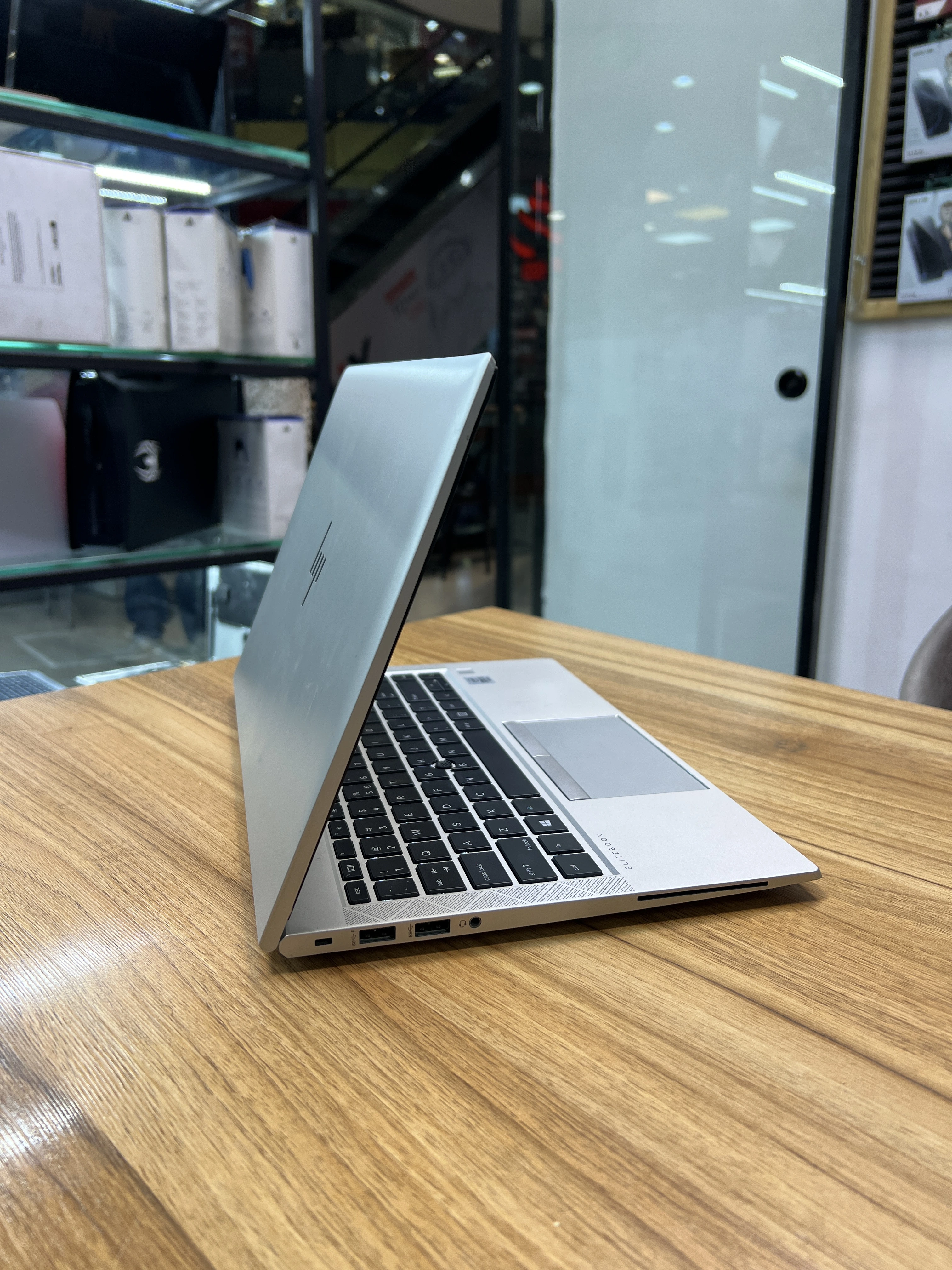 اچ پی ۸۴۰ جی سون دست دوم ۱۴ اینچی HP (840G7) Core i۵-10 -۸GB-256GB- نقره ای - Thumbnail 1
