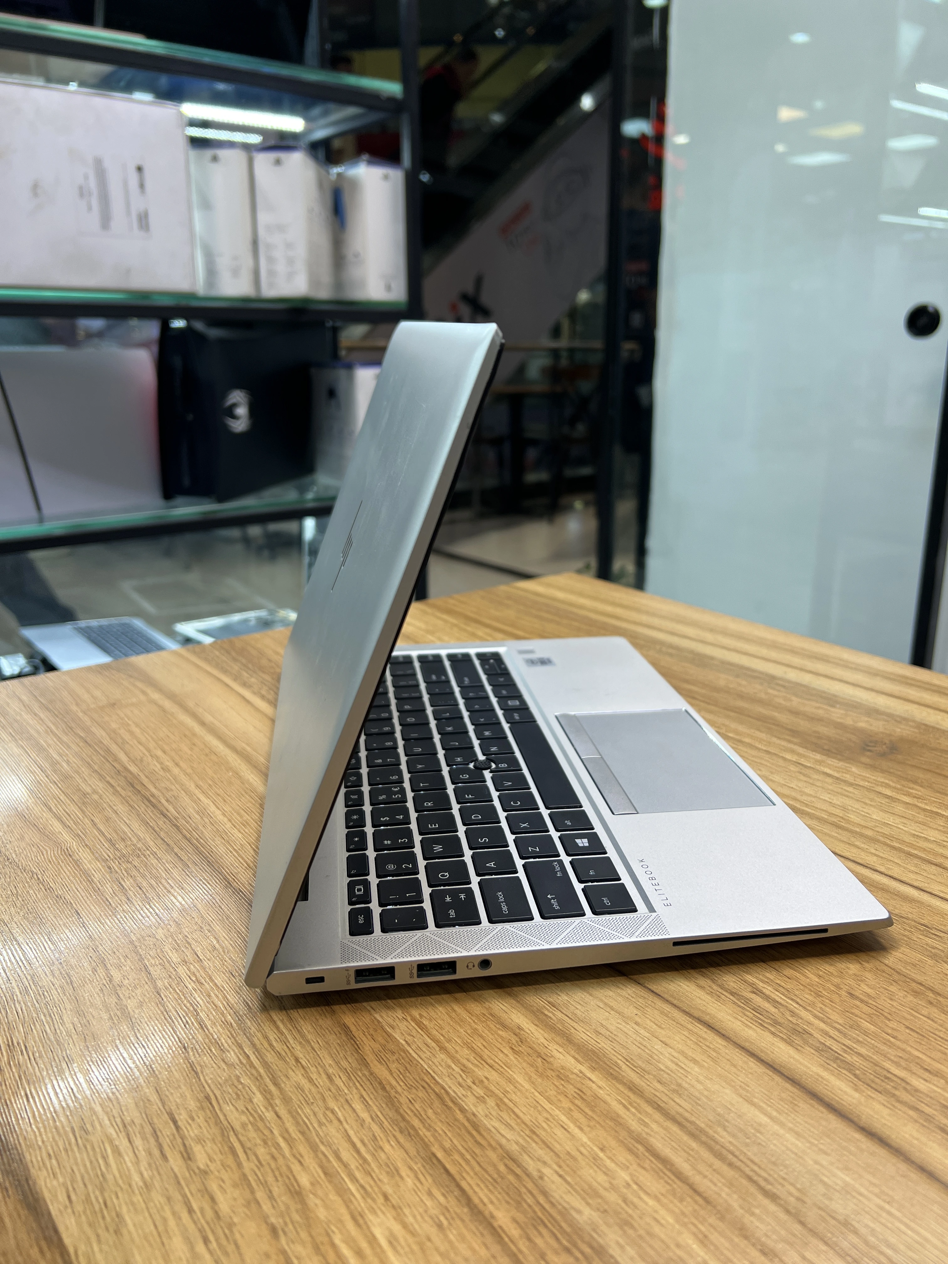 اچ پی ۸۴۰ جی سون دست دوم ۱۴ اینچی HP (840G7) Core i۵-10 -۸GB-256GB- نقره ای - Thumbnail 3