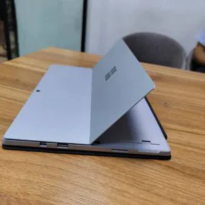 تبلت استوک مایکروسافت سرفیس پرو 5 مدل Surface Pro 5 – Core i7 -16/512GB - رنگ پلاتینی - Thumbnail 2