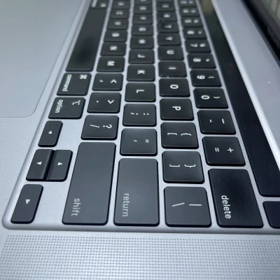 مک بوک پرو استوک 16 اینچی اپل مدل MacBook Pro (A2141) 2019- Core i7- 16/512GB- خاکستری - Thumbnail 2